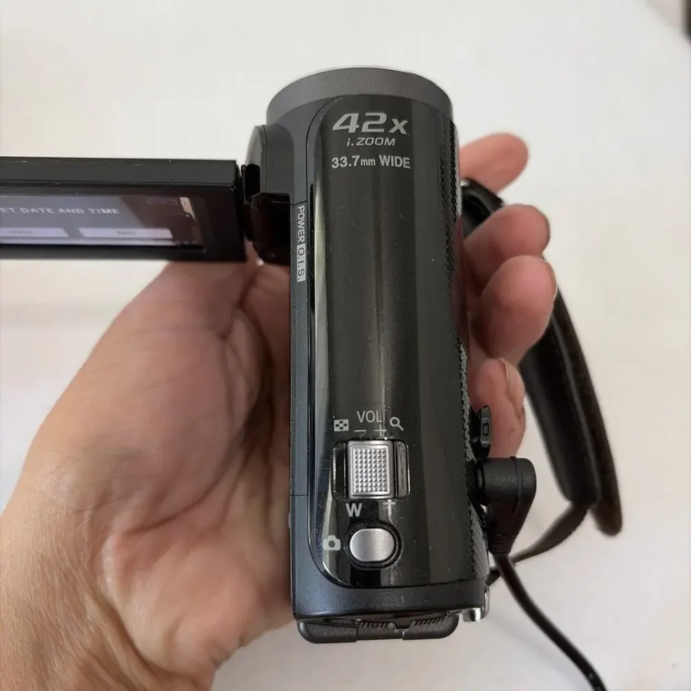 Panasonic HDC-TM85 Handheld Camcorder Video Recorder High Definition